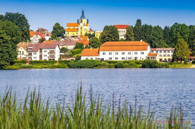 Autokemp U Tomášků Chlum u Třeboně a rybník Hejtman