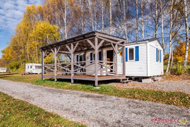 Kemp u Kukačků a Penzion DaJa Lipno 6+2L Mobilhome, kuchyňka, WC, sprcha